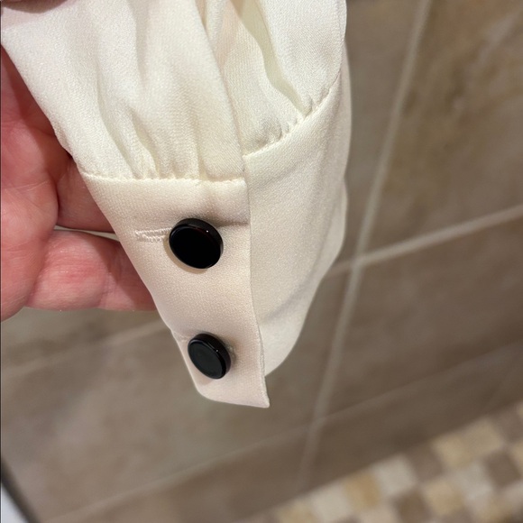 Kate Spade Daisy Lace Silk Blouse, cream white color. Size L. Silk. Gently worn. - Picture 5 of 7